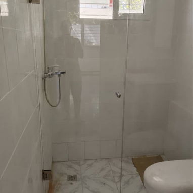 Paños fijos , manparas , puertas abatibles , barandas ,balcones etc…. - Img 118862381