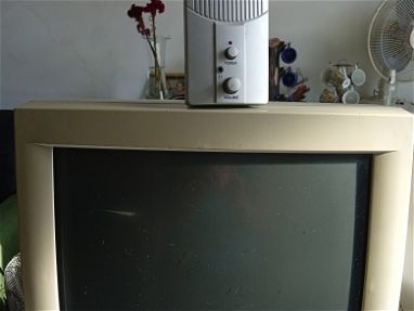Vendo 2 monitores culones para piezas - Img 47584811