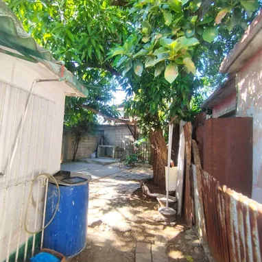Se vende casa con carro y moto incluido - 6/10