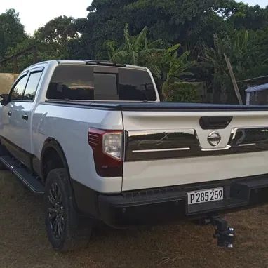 Nissan Titan Platinum 2017 - 2/10