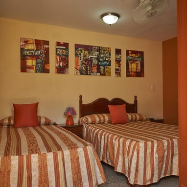 Cod.Z 🔥 ¡A SOLO UNA CUADRA DEL MAR! Habitaciones VIP en Varadero 🔥 - Img 117619783
