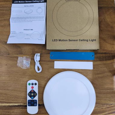 Lámpara LED Recargable con Sensor de Movimiento, Control Remoto y 3 Tonos de Luz - 2/3