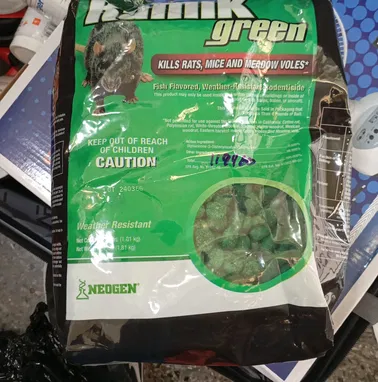Vendo lámpara mata moscas y mosquitos 120 USD  veneno Dagger para moscas Dagger 20 USD veneno de ratones y cucarachas - Img 92965526