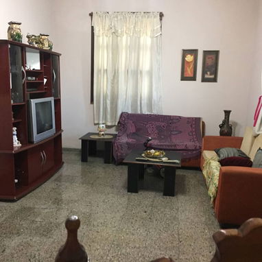 Permuta de apartamento en Vedado con garaje, bajos, 4 cuartos, tres baños, Terraza grande, - 2/5