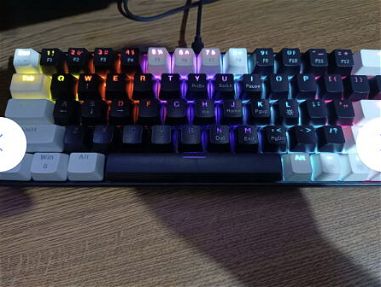 teclado mecanico modelo KA6406 switches blue formato 60% nuevo en su caja RGB 7 dias de garantia - Img 70950741