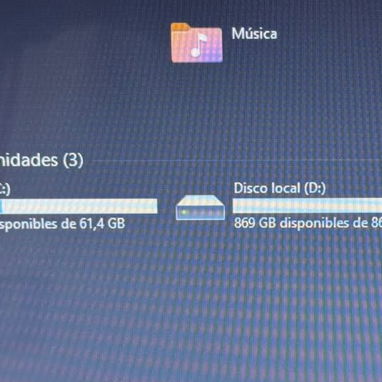 Laptop Lenovo Equipo confiable con rendimiento ideal para algunos juegos y trabajos de programación informática. - 3/5