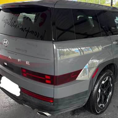 Hyundai Santa Fe modelo 2024 en impecable . (No tiene techo de cristal)Este modelo de nueva generación ofrece - 2/3