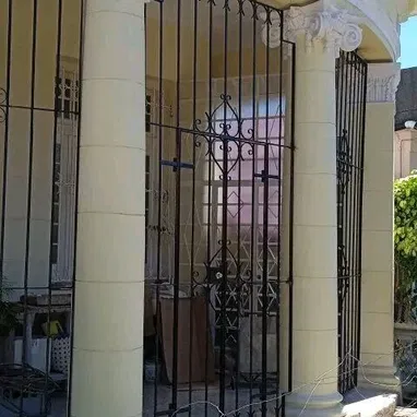 📍 Realizamos todo tipo trabajos de herrería para la seguridad de su hogar, con el diseño de su preferencia:   ▪︎Puerta - 9/10