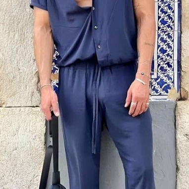 Camisa azul oscuro , pantalón blanco , camisa beige claro de lino - Img 102914343