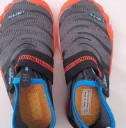 Vendo sandalias para niño y calzado para playa - Img 50610097