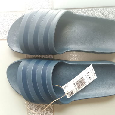 Tenis y chancletas Adidas originales en venta!! - Img 118158044