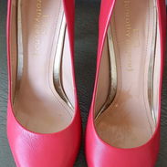Zapatos de piel puntifinos, tacón alto, color rojo. - Img 57895415