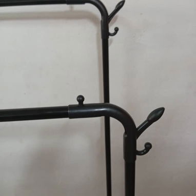 🚨 Perchero Zapatera Doble . ✅ Material: Metal y plástico viene desarmado en caja  125 cm de ancho X 35 cm 30 USD - 4/5