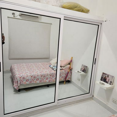 Marqueteria de aluminio y cristal , ventanas , puertas , mamparas para baño , paño fijo , estantes , ect - Img 125307784