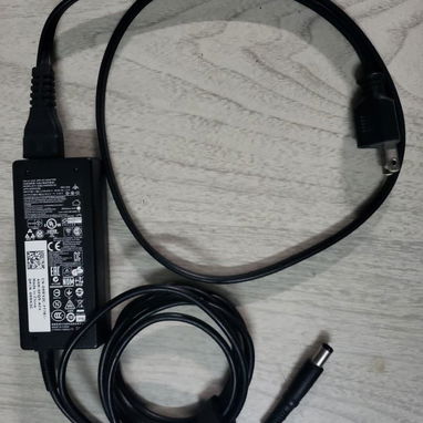 Cargador Original de Laptop DELL Inspiron 3542 de uso pero en perfecto estado de 19.5V 3.34A 65W en 20 USD - Img 118137282