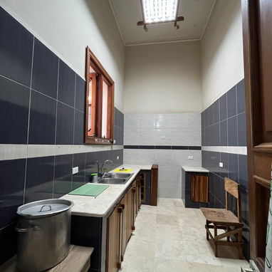Casa Independiente en el vedado a una cuadra de paseo. - Img 125048972