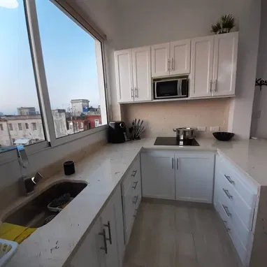 Renta Lineal apartamento moderno con garaje/ Vedado 23 y 16 de 2 Habitac 600usd ‪+34613055294 - Img 113848786