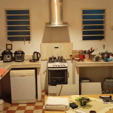 Hermosísima casa de tres plantas en el Sevillano, cercana a 10 de Octubre y a la Ave Acosta!!! - Img 110896169