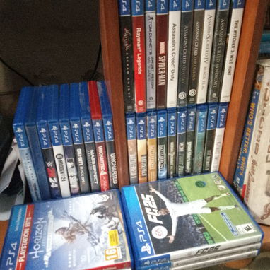 Cambio PS4 pro 1TB + 5 mandos/+ 40 discos x PS5 slim - Img 127467347