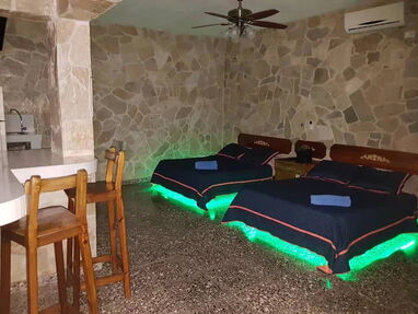 Renta casa con piscina en Guanabo de 6 habitaciones,6 baños,wifi,parqueo,cocinera,seguridad las 24 hrs - Img 62352788