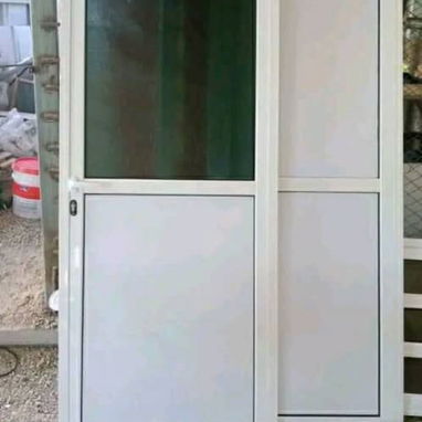 Marquetería d aluminio en puertas y ventanas - Img 126396686