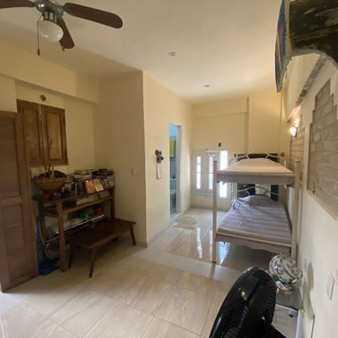 En venta casa colonial en la Habana Vieja. Toda la esquina, excelente para negocio!! - 7/10