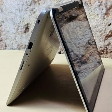 Mini Laptop Toshiba pantalla táctil convertible a tablet: Equipo confiable con rendimiento ideal para algunos juegos - 3/8