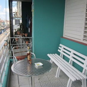 SE ALQUILA APARTAMENTO A ESTUDIANTES EXTRANJEROS. Oferta especial junio a julio muy económica - Img 118823120
