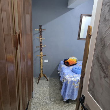 Vendo apto de 1/4 en el Vedado con todo adentro. - Img 126975422
