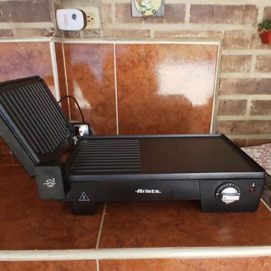 Vendo Café expreso y plancha para hamburguesa y etc ,se ha usado muy poco esta casi  nuevo ,precio 60 USD 53508951 solo - Img 126266896