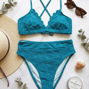 Trusa bikini talle alto azul océano texturizado, talla M. Sofisticado conjunto con top de bordes ondeados y tirantes cru - Img 56105257
