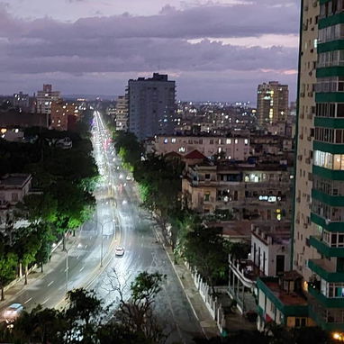 Renta de apartamento en el Vedado con hermosas vistas al Malecón - Img 119552090