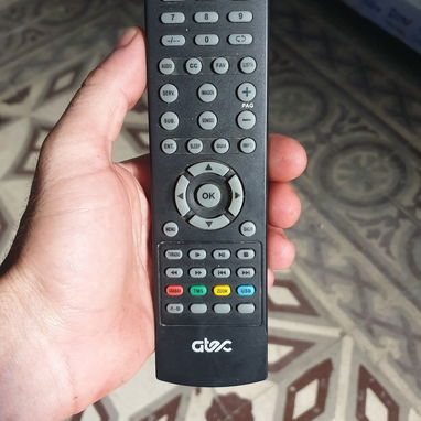 Ganga tv de 43 pulgadas atec con cajita interna en 130 dolares el tv esta como nuevo - Img 123902411