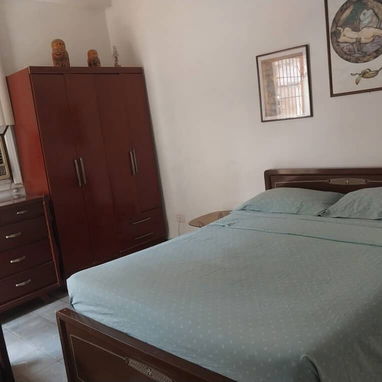 Apt en Centro Habana, 1habt,  salacomedor, cosina, baño  patio, Se encuentra por Carlos lll - 5/6