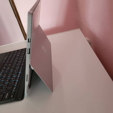 Tablet marca Surface,  funciona como mini Laptop  _ i5 de 6 generación - 3/4