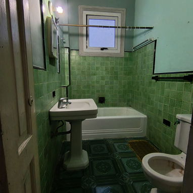 Se vende apto de 4/4 en el vedado con dos baños. - Img 119177704