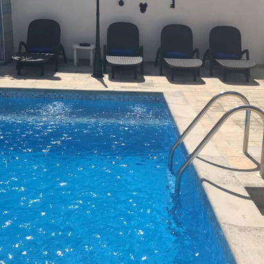 📲🌞🏊‍♂️ Casa de alquiler con piscina en el Vedado 🏡🌴 - Img 112687050