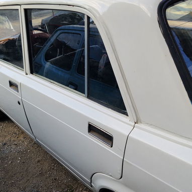 Lada 2105 con circulación nueva, un solo dueño. - Img 124036462