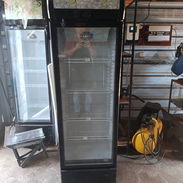 Vendo 2 neveras Exhibidores de mantenimiento casi nuevas - Img 56844856