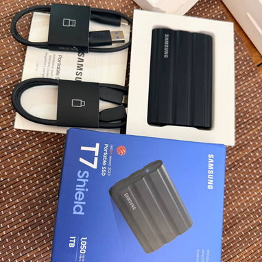 ➡️Unidad de estado sólido externa portátil SAMSUNG T7 Shield 1TB, (MU-PE1T0S   PRECIO —-180 USD (compare el precio en Am - Img 123002879