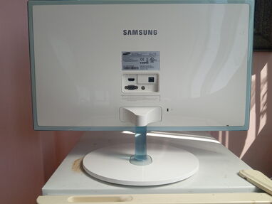** Vendo monitor Samsung de 24" de encendido táctil ** - Img 64091502