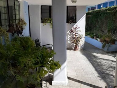 Se vende casa en Playa con 5 cuartos y garaje para 3 autos - Img main-image