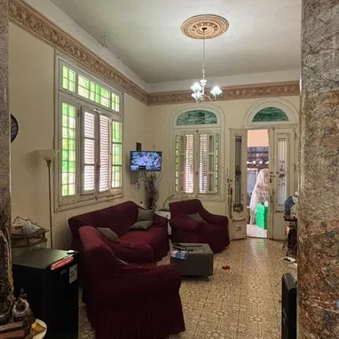 Casa amplia con garaje y enrrejada en el Vedado - Img 118574414