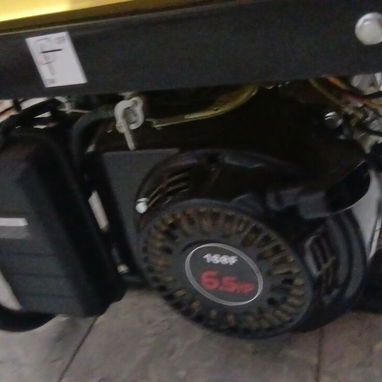 Vendo planta eléctrica prácticamente nueva - Img 124688789