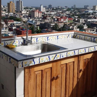 SE RENTA APARTAMENTO DE 2 CUARTOS FRENTE A G, EN EL PISO 18 - 7/10