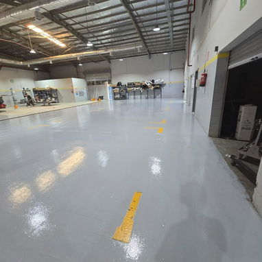 🏭 PISO DE RESINA EPÓXICA — ACABADO GRIS INDUSTRIAL - 2/2