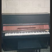Piano para estudiantes de uso pero impecable mueble de madera buena nunca ha tenido comejen - Img 57112686