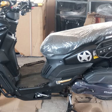 MOTO AUTOMÁTICA ITALY SCOOTER RX COMBAT 2026  ⚙️CARACTERÍSTICAS:  • 175 CC • 4 tiempos • Capacidad de 6 L • Autonomía de - 2/2