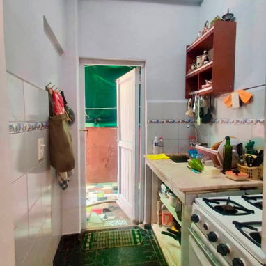OPORTUNIDAD EN LA CEIBA, PLAYA! APARTAMENTO EN BAJOS SE DEJA CON TODO DENTRO !!! - 5/6