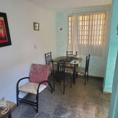 Se venden propiedad conjunta de 3 apartamentos independientes, con patio techado que incluye un árbol de aguacate.. - 10/10